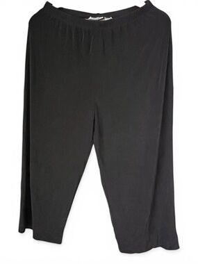 Chico's Travelers Cropped Pants Black Size 2 Minimalist Quiet Luxury Pull On